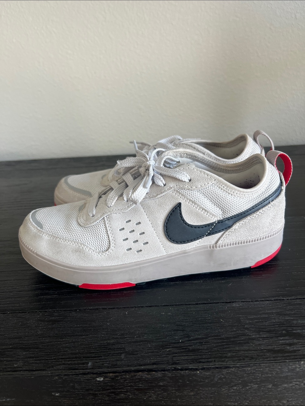 Nike Kids Off-White Sneakers with Black Swoosh size 4.5